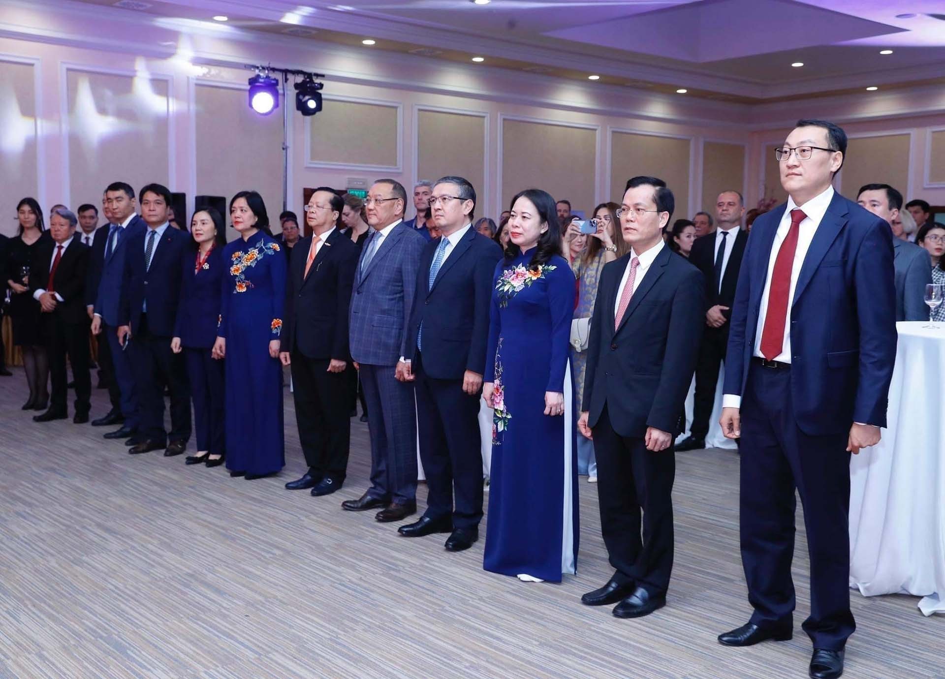 Phó Chủ tịch nước Võ Thị Ánh Xuân và lãnh đạo các bộ, ngành của hai nước dự Lễ kỷ niệm 30 năm Quan hệ ngoại giao Việt Nam-Kazakhstan. (Nguồn: TTXVN)