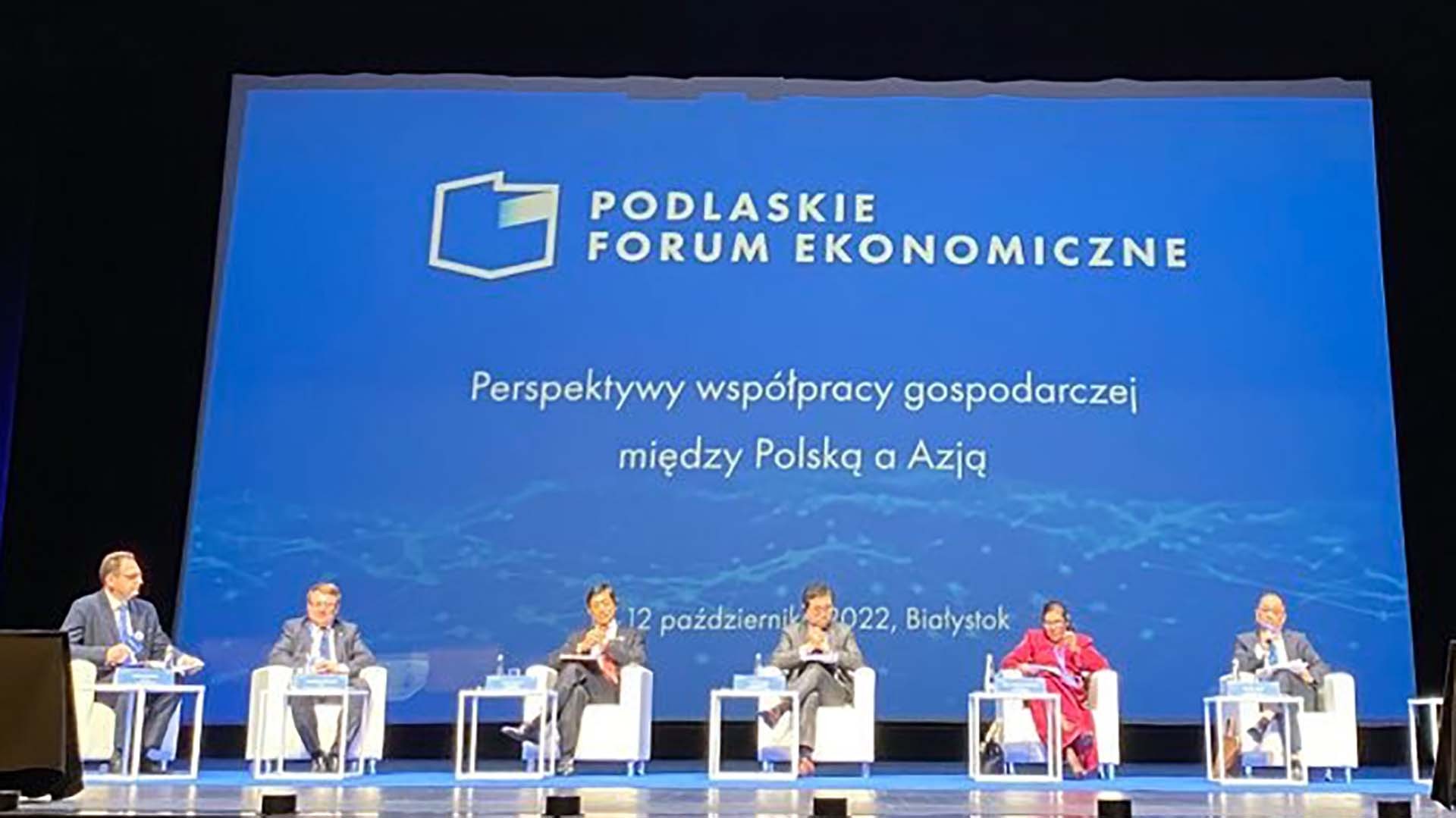 Đại sứ Việt Nam tại Ba Lan tham dự Diễn đàn kinh tế Podlaskie lần thứ nhất
