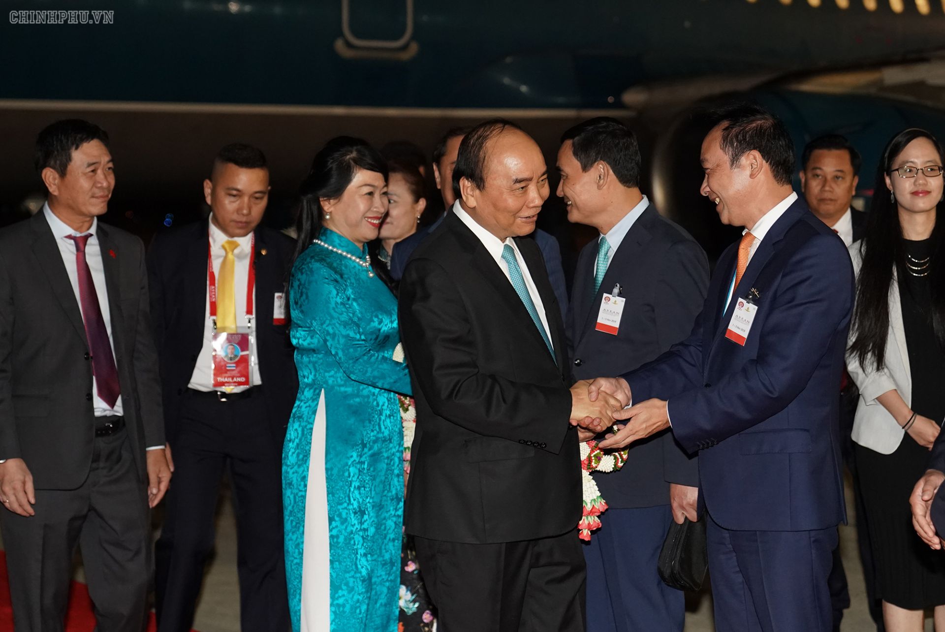 Thủ tướng vừa đến Thái Lan, tham dự Cấp cao ASEAN từ ngày 2-4/11