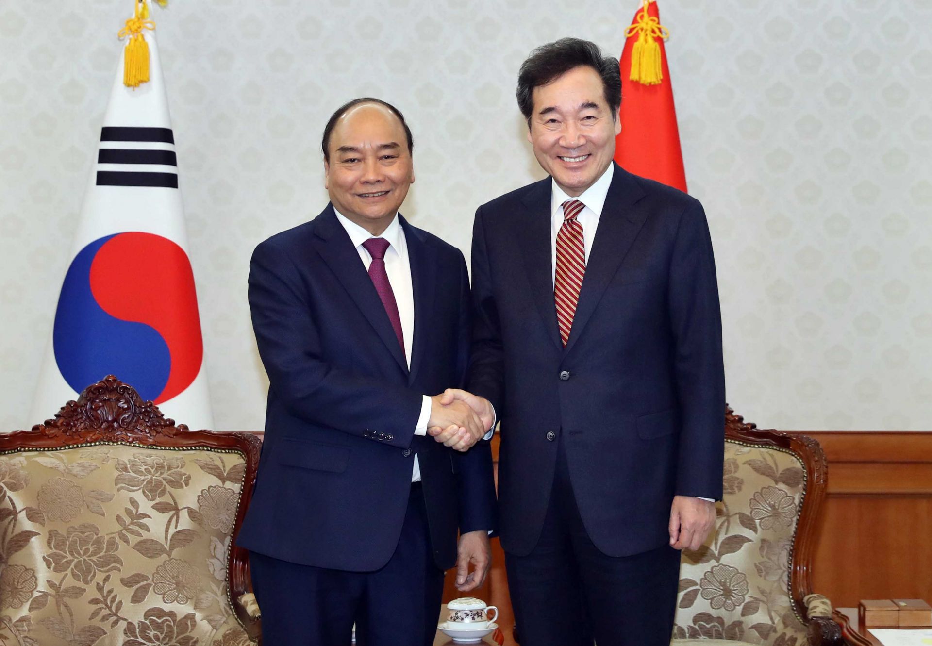 Thủ tướng Nguyễn Xuân Phúc hội kiến với Thủ tướng và Chủ tịch Quốc hội Hàn Quốc