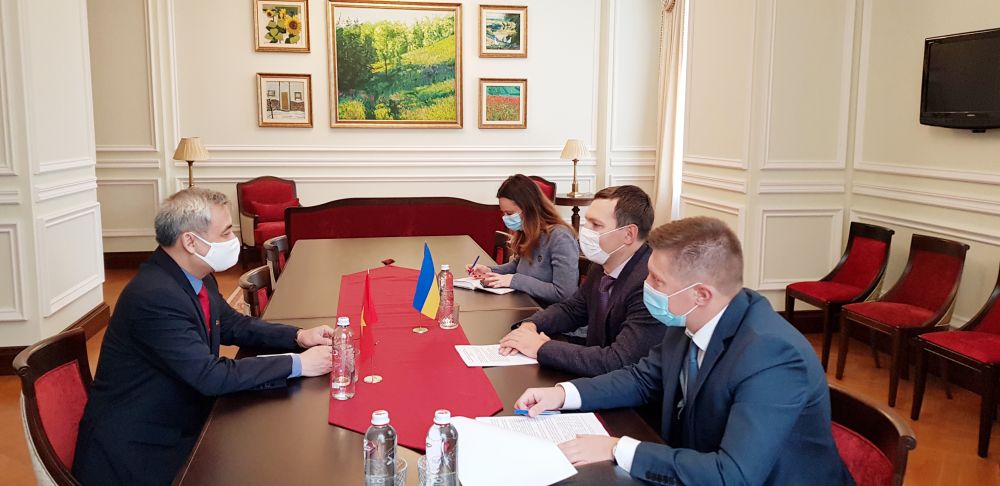 Đại sứ Nguyễn Anh Tuấn chào từ biệt lãnh đạo Bộ Ngoại giao Ukraine