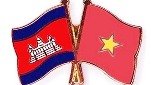 Lãnh đạo Việt Nam chúc mừng 67 năm Quốc khánh Vương quốc Campuchia
