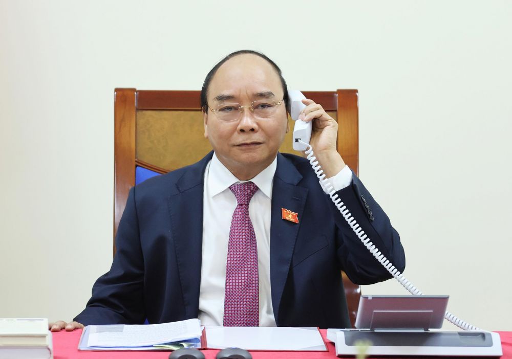 Vietnamese, Lao Prime Ministers hold phone talks