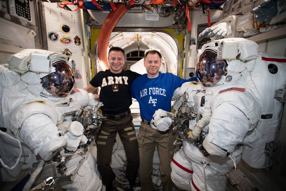 Các phi hành gia Drew Morgan và Nick Hague của Mỹ trên Trạm Vũ trụ Quốc tế. (Nguồn: NASA)
