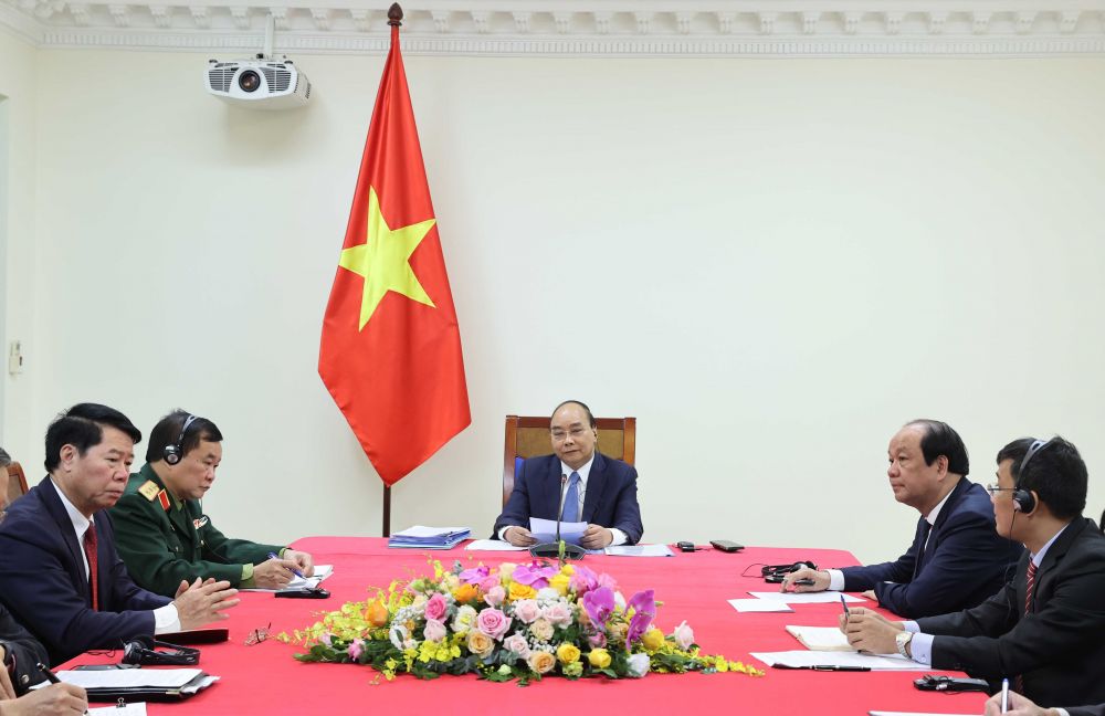 Vietnamese, Cambodian PMs hold online talks to intensify relations