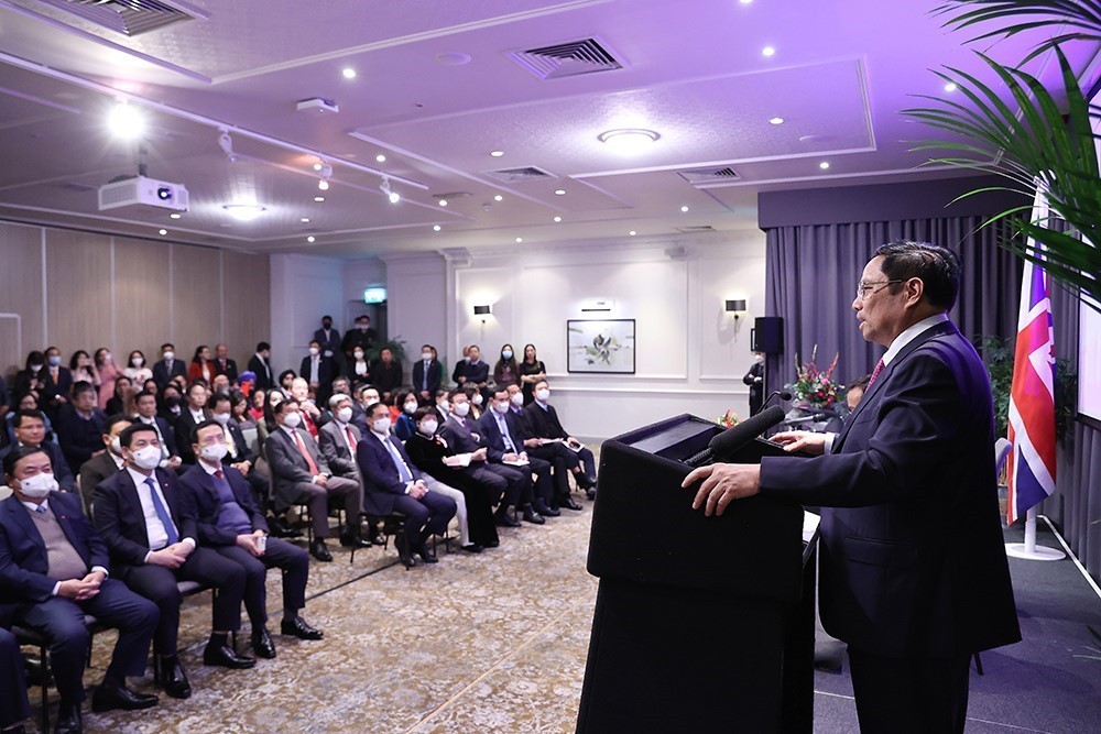 Thủ tướng Chính phủ Phạm Minh Chính phát biểu tại buổi gặp cộng đồng người Việt Nam ở Anh. (Nguồn: TTXVN)