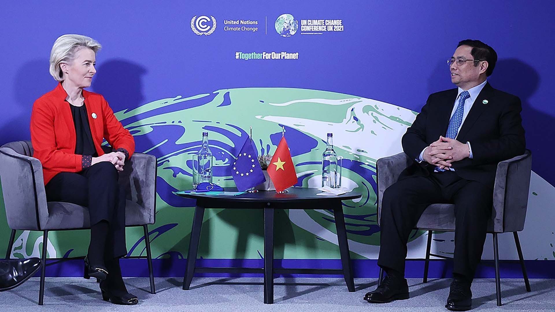 Thủ tướng Phạm Minh Chính gặp Chủ tịch Uỷ ban Châu Âu Ursula von der Leyen. (Nguồn: TTXVN)