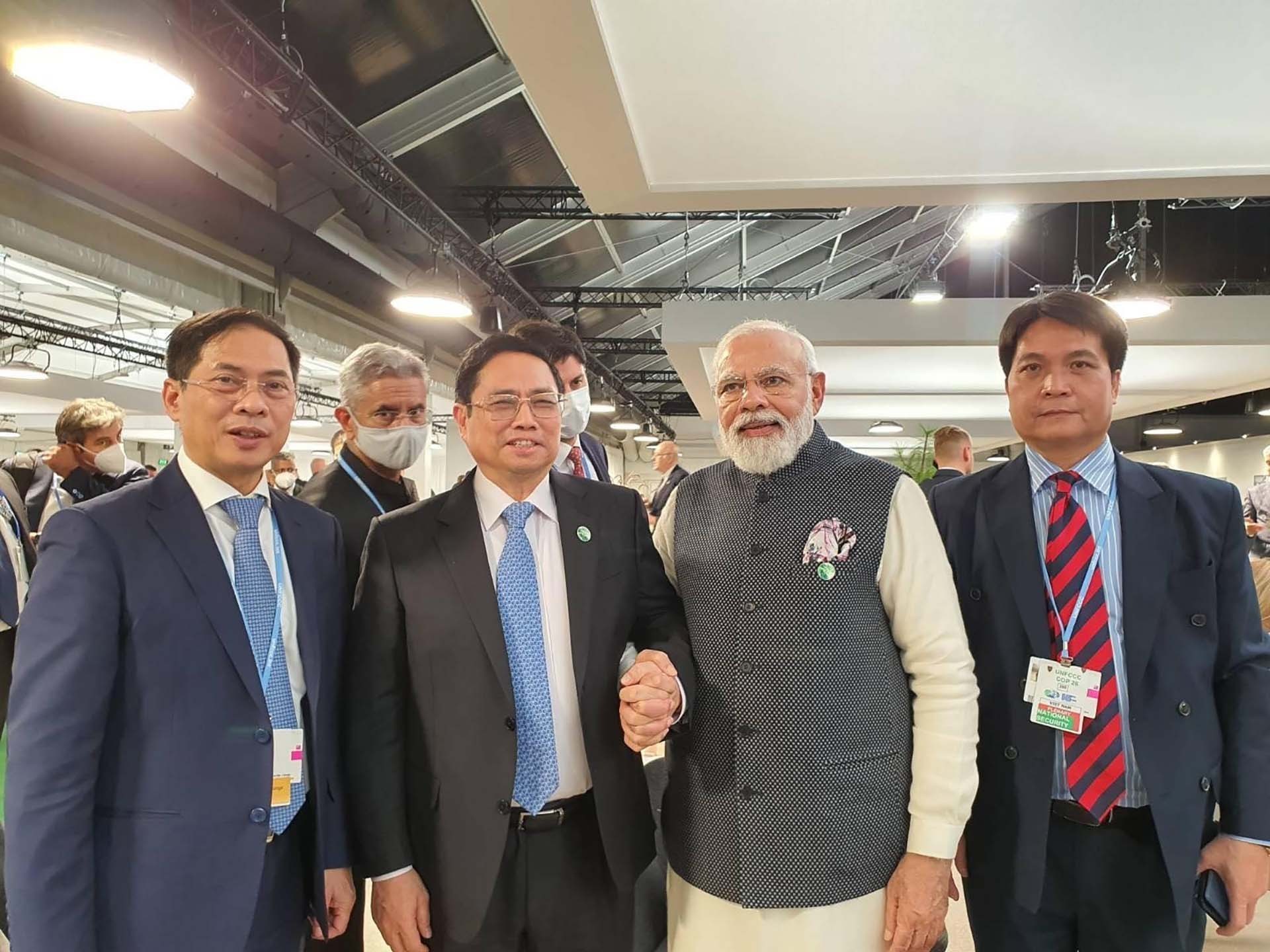 Thủ tướng Phạm Minh Chính gặp Thủ tướng Ấn Độ Narendra Modi. (Nguồn: TTXVN)