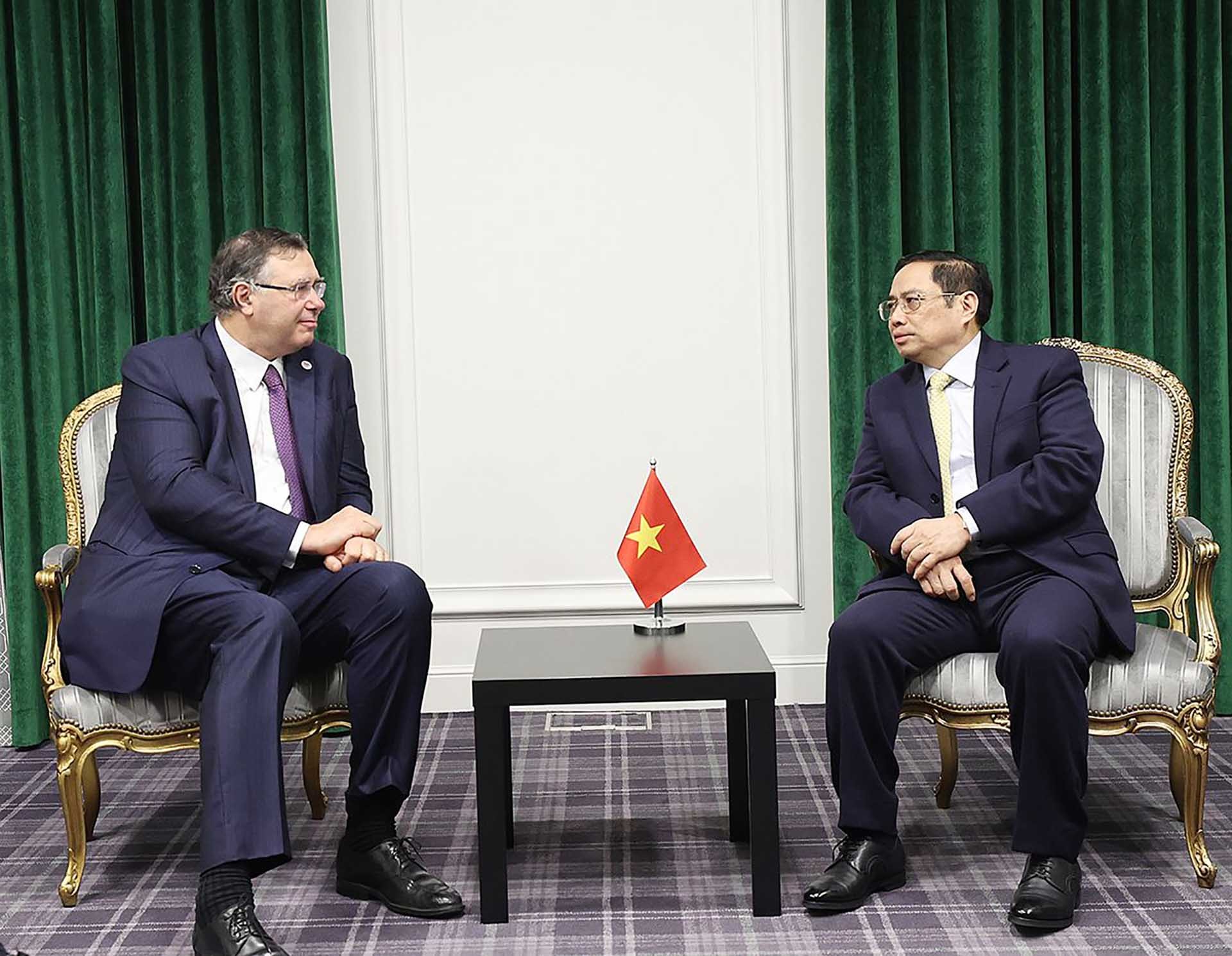 Thủ tướng Phạm Minh Chính làm việc với Tổng Giám đốc Tập đoàn dầu khí Total Patrick Pouyanne. (Nguồn: VGP)