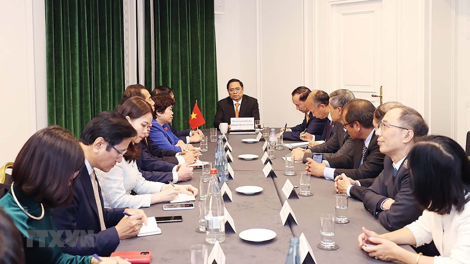 Thủ tướng Phạm Minh Chính làm việc với Đại sứ Việt Nam tại các nước châu Âu. (Nguồn: TTXVN)