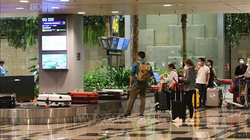 Hành khách tại sân bay quốc tế Changi, Singapore. (Nguồn: TTXVN)