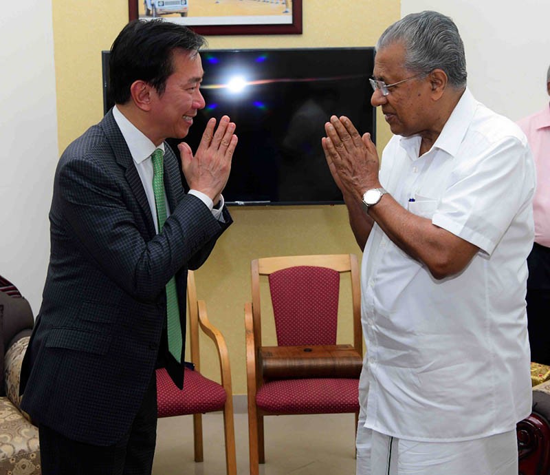 Đại sứ Phạm Sanh Châu chào xã giao Thủ hiến Bang Kerala, Ủy viên Bộ Chính trị Đảng Cộng sản Ấn Độ mác-xít (CPI-M) Pinarayi Vijayan.
