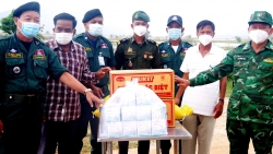 An Giang: Hỗ trợ lực lượng bảo vệ biên giới Campuchia phòng chống dịch Covid-19