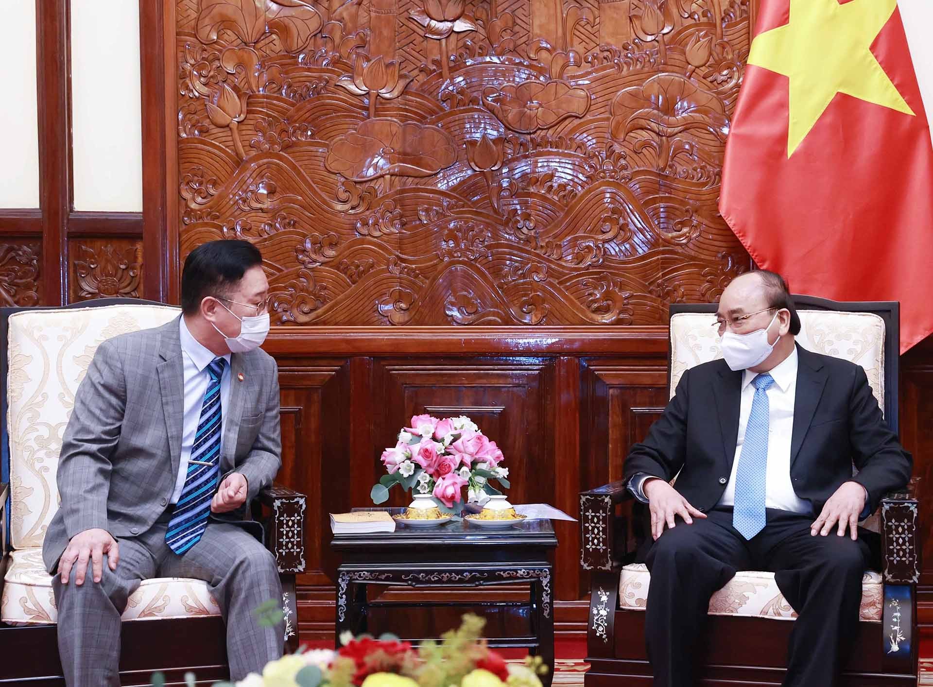 Chủ tịch nước Nguyễn Xuân Phúc tiếp ông Lý Xương Căn, hậu duệ đời thứ 31 của Vua Lý Thái Tổ tại Hàn Quốc và cũng là Đại sứ Du lịch của Việt Nam tại Hàn Quốc.