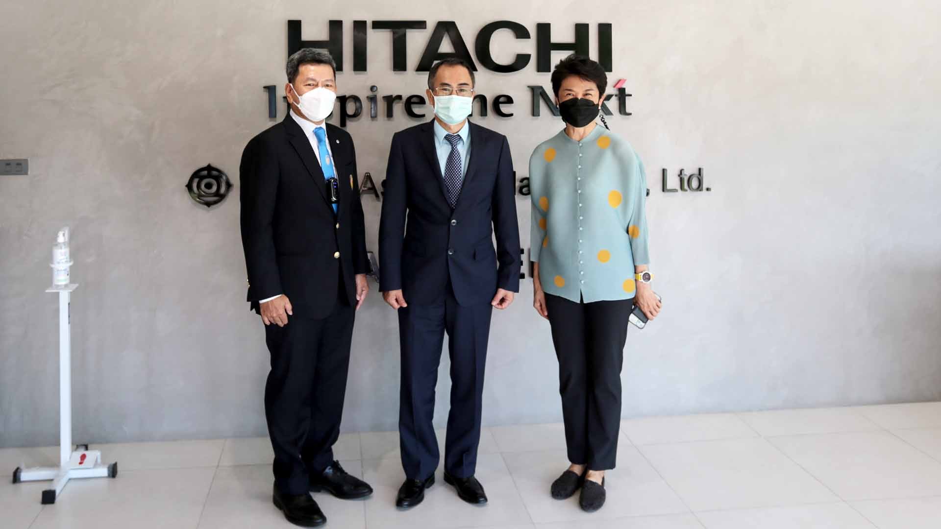 Đại sứ Phan Chí Thành thăm và làm việc với Tập đoàn Hitachi – đối tác của Tập đoàn Amata tại Amata City Chonburi.