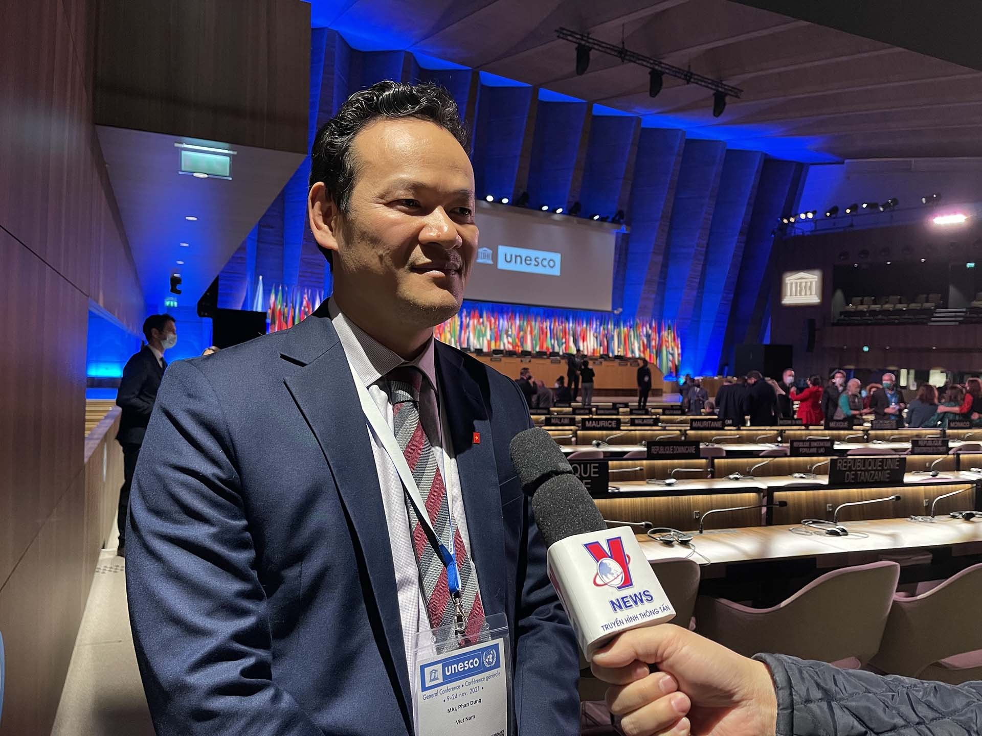 Ông Mai Phan Dũng, Tổng thư ký Ủy ban quốc gia UNESCO Việt Nam, Vụ trưởng vụ Ngoại giao Văn hóa và UNESCO, thuộc Bộ Ngoại giao, đồng thời là Trưởng Phái đoàn Việt Nam tham dự Đại hội đồng UNESCO lần thứ 41, trả lời phỏng vấn về kết quả phiên họp. (Nguồn: TTXVN)