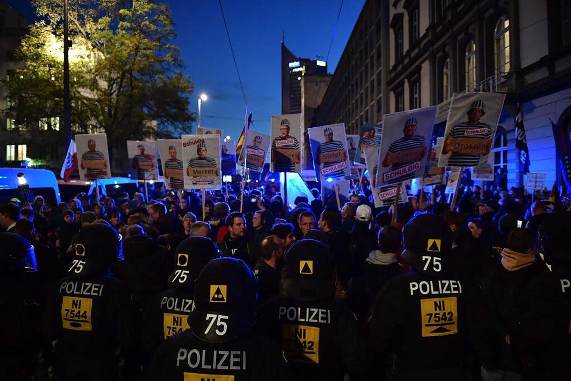 Một cuộc biểu tình phản đối các biện pháp của chính phủ nhằm chống lại sự lây lan của đại dịch Covid-19 ở Leipzig, Đức. (Nguồn: AFP)