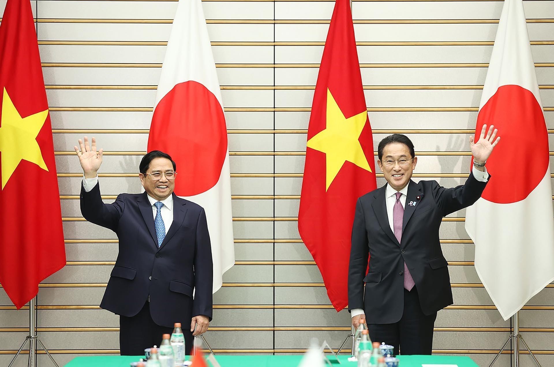 Prime Minister Pham Minh Chinh arrives in Ha Noi, concludes Japan visit