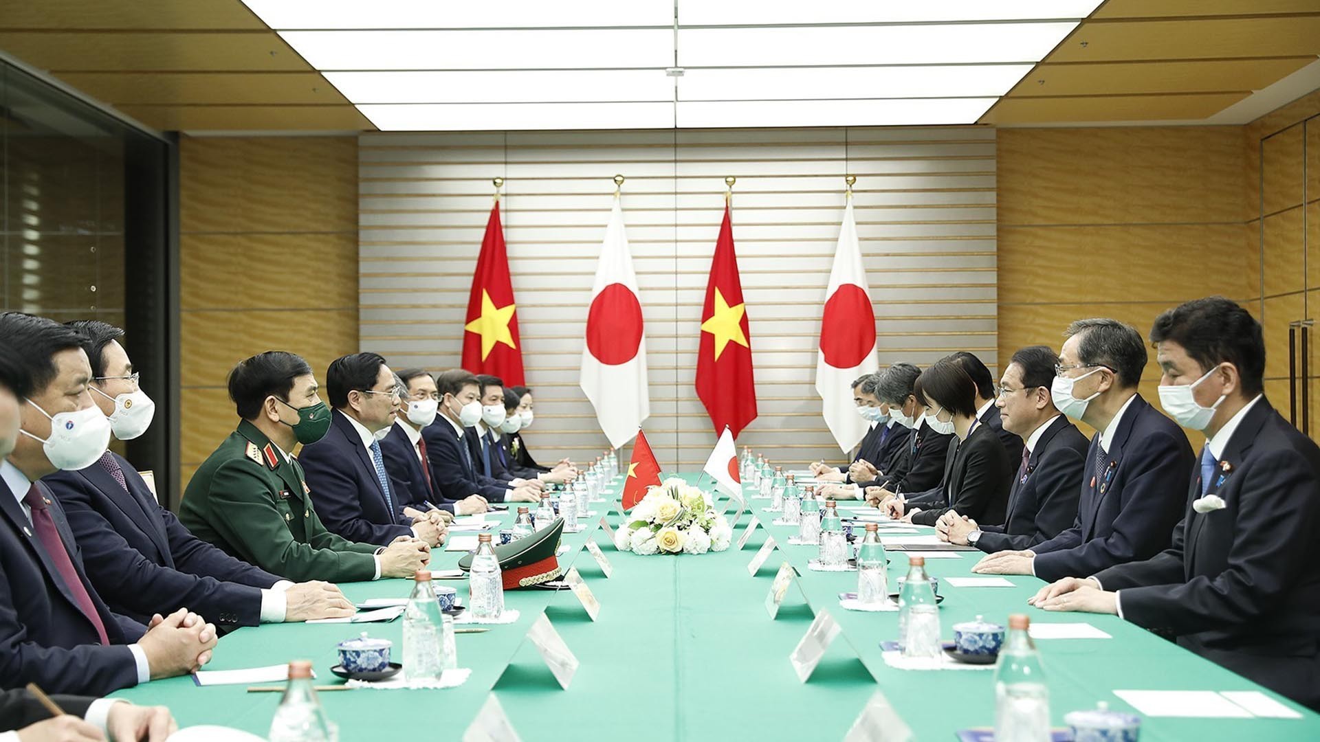 Thủ tướng Phạm Minh Chính hội đàm với Thủ tướng Nhật Bản Kishida Fumio. (Nguồn: TTXVN)