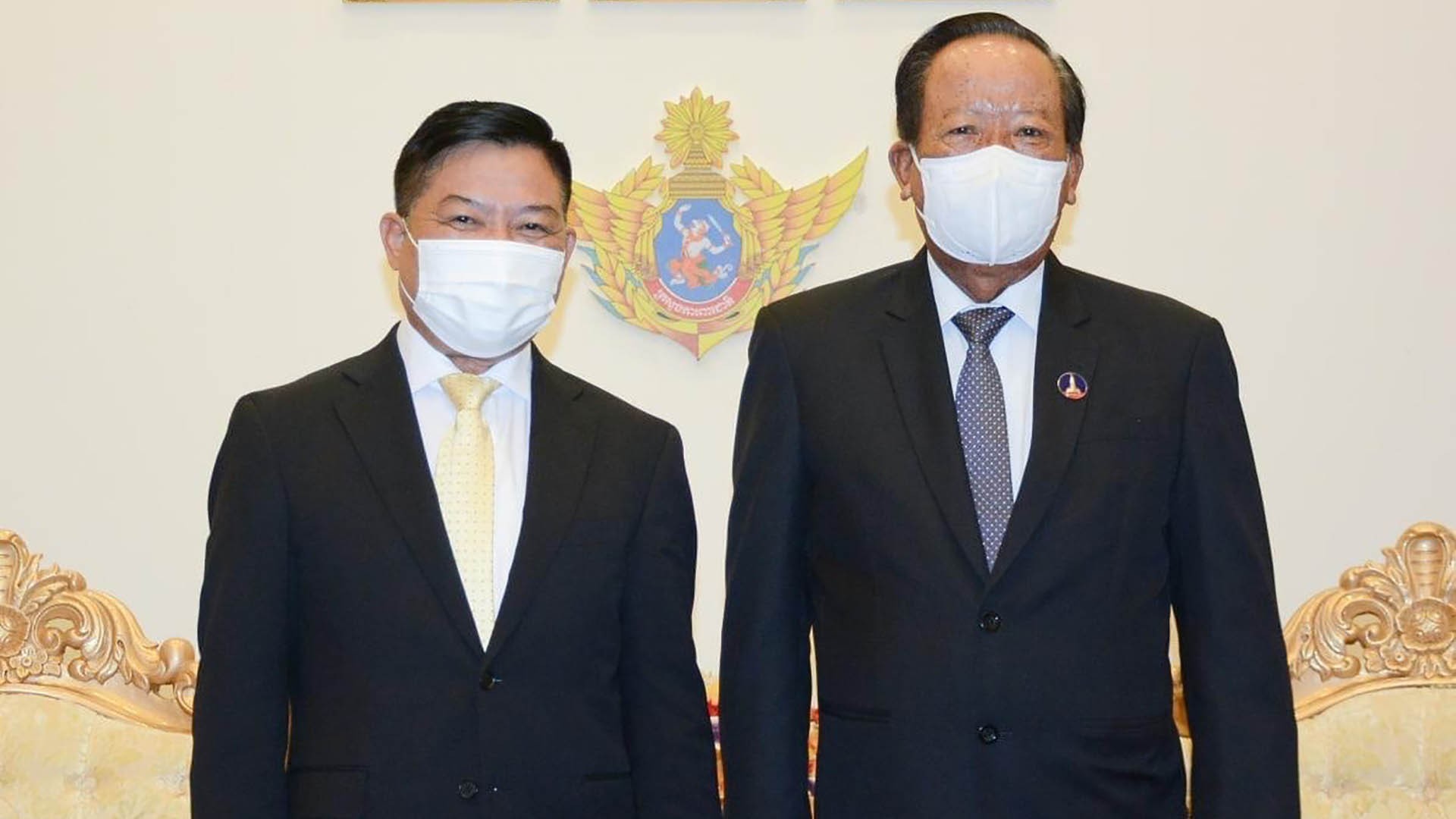 Phó Thủ tướng, Bộ trưởng Bộ Quốc phòng Campuchia tiếp Đại sứ Việt Nam đến chào xã giao