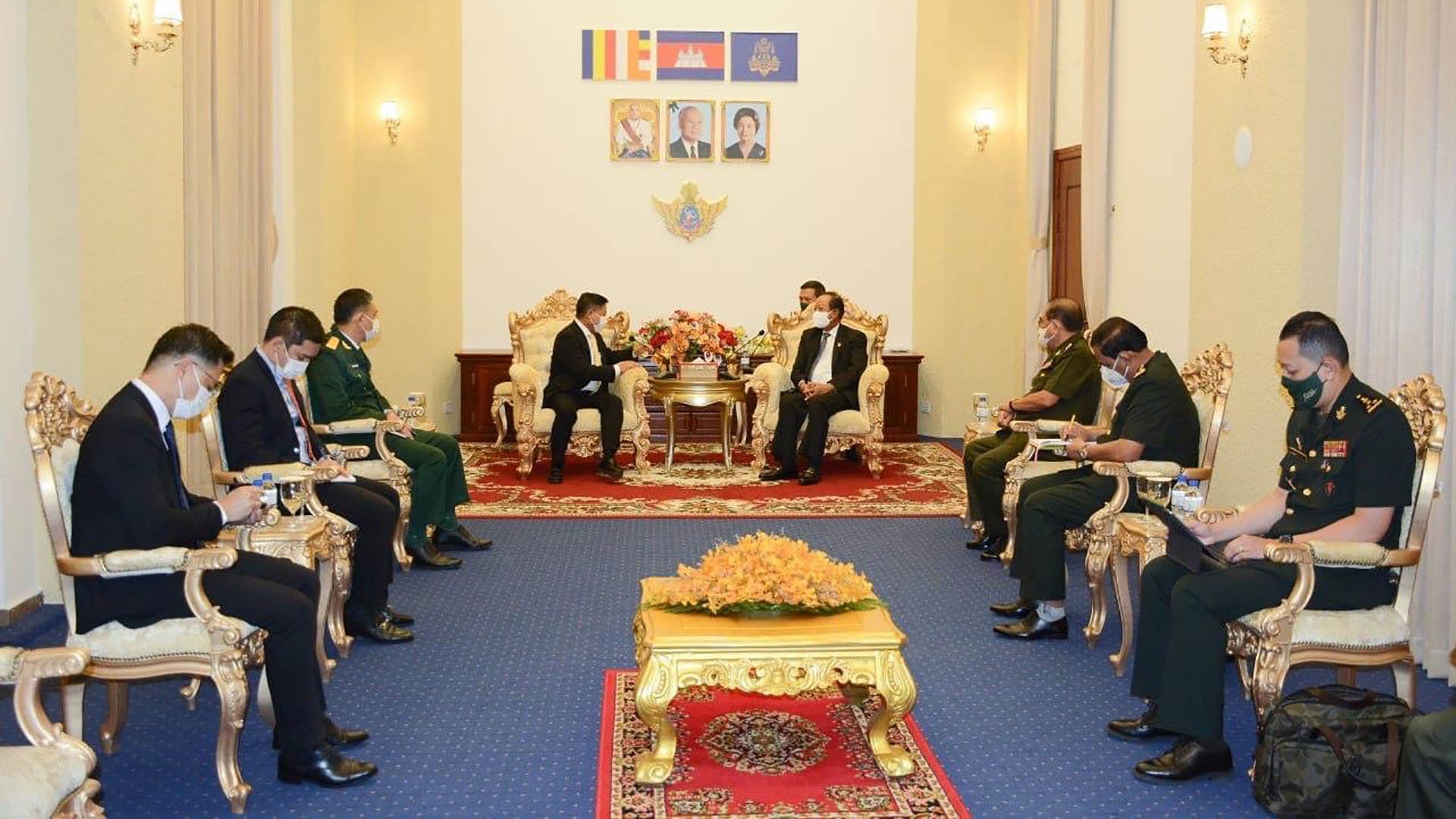 Đại tướng Tea Bank, Phó Thủ tướng, Bộ trưởng Bộ Quốc phòng Campuchia tiếp Đại sứ Nguyễn Huy Tăng.