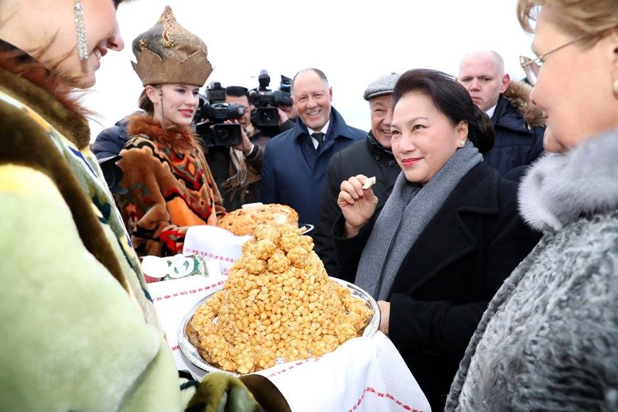 Chủ tịch Quốc hội tới thành phố Kazan, bắt đầu thăm chính thức Liên bang Nga