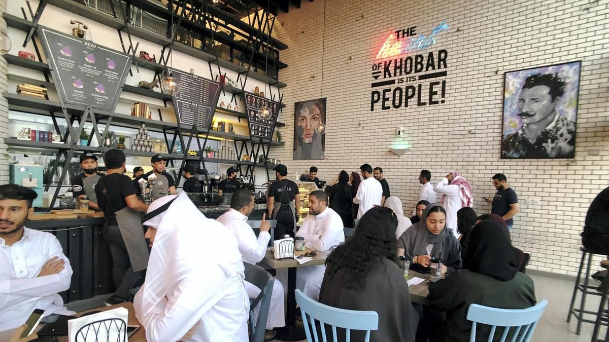 Saudi Arabia bỏ quy định phân biệt giới tính trong các nhà hàng