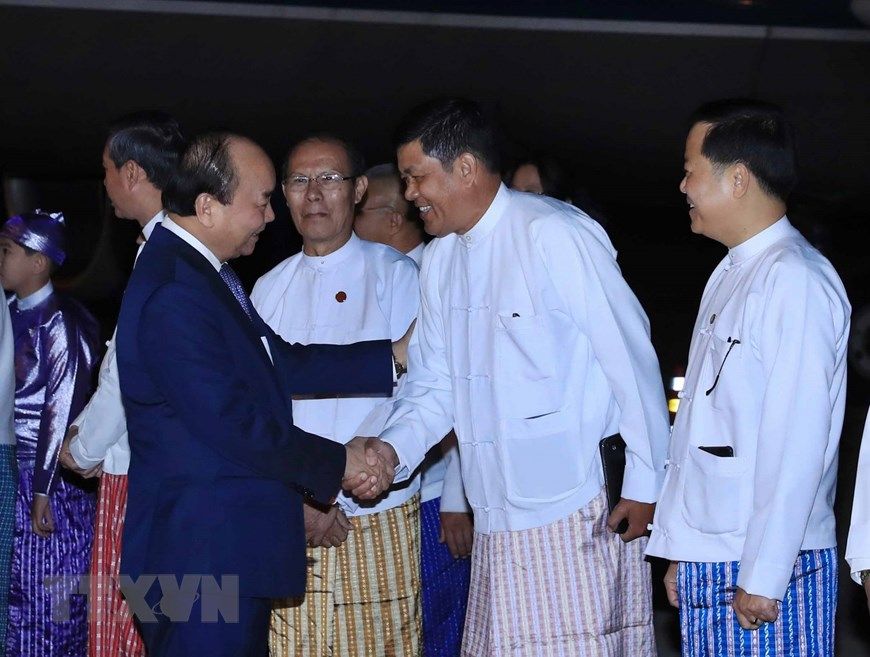 Thủ tướng Nguyễn Xuân Phúc đến Nay Pyi Taw, bắt đầu thăm chính thức Myanmar
