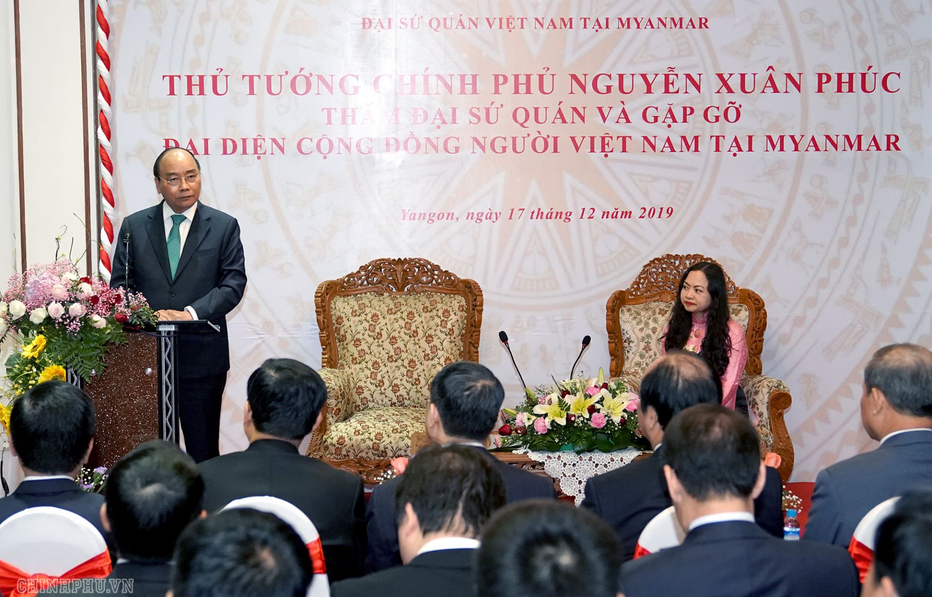 Thủ tướng thăm Đại sứ quán và cộng đồng người Việt Nam tại Myanmar