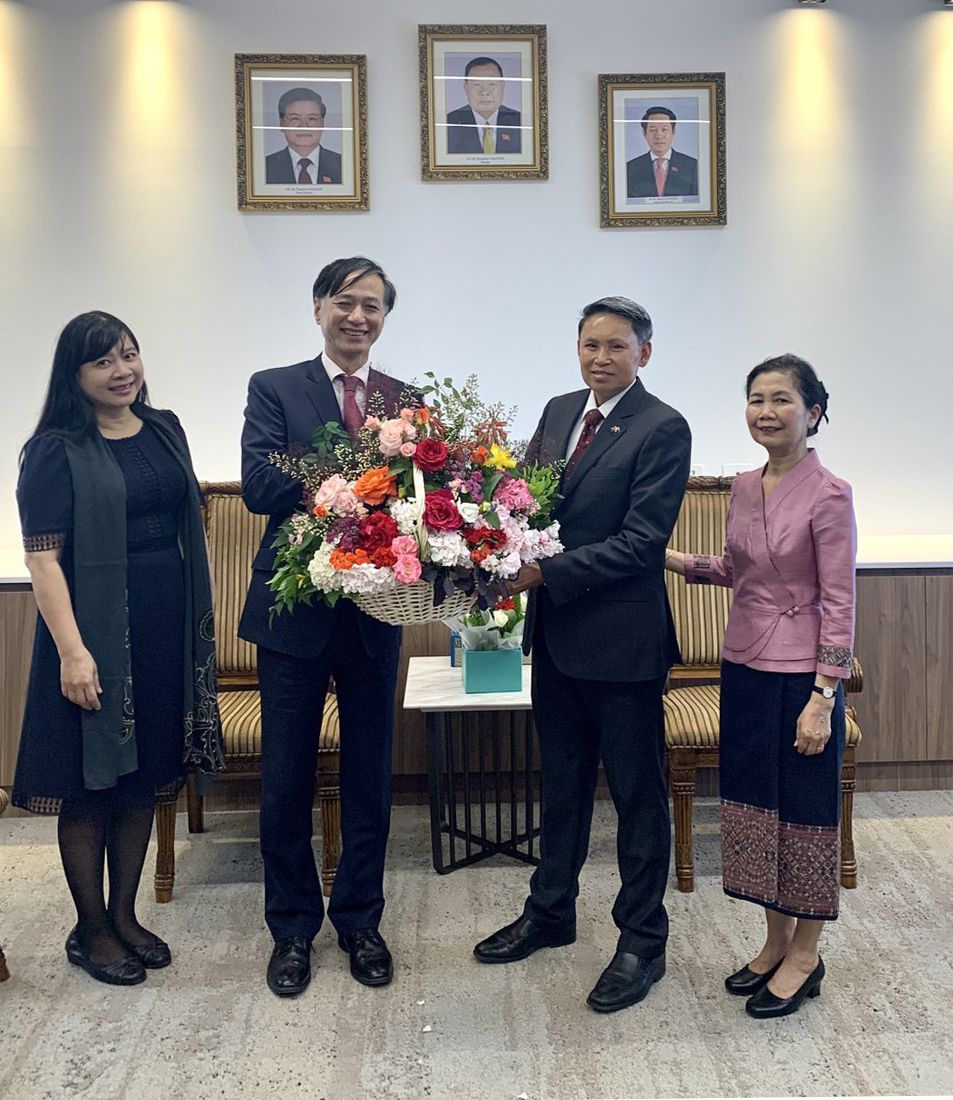Đoàn Đại sứ quán Việt Nam tại Australia chúc mừng 45 năm Quốc khánh Lào