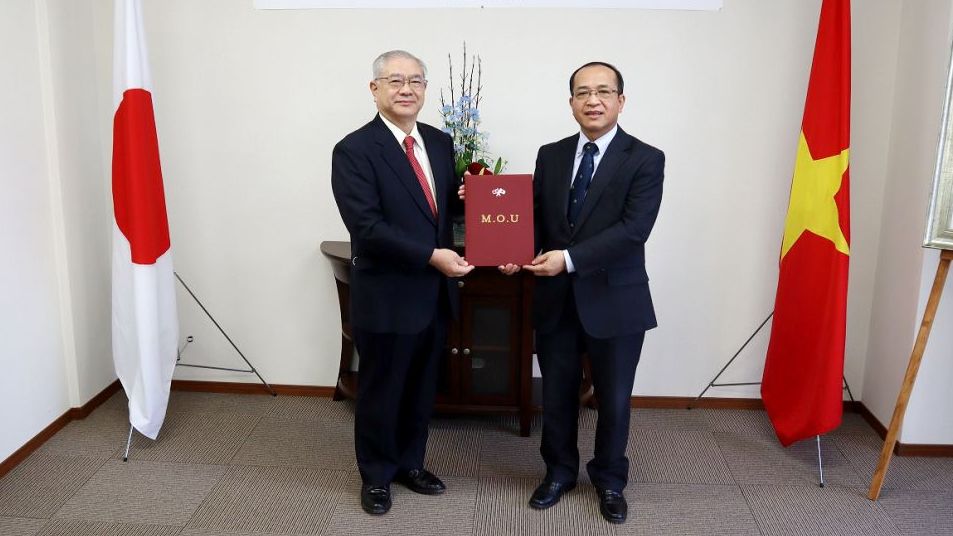 Tổng lãnh sự quán Việt Nam tại Osaka và Hội Hữu nghị Việt Nam-Nhật Bản khu vực Kansai ký Biên bản hợp tác hữu nghị