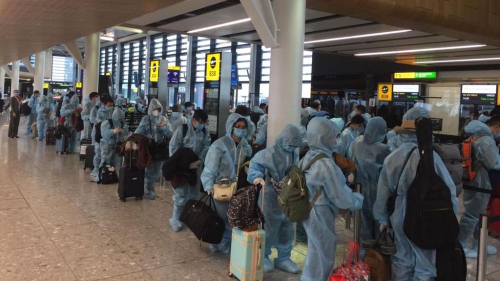 Ngày 22/12, hơn 300 công dân Việt Nam từ Anh trở về nước an toàn