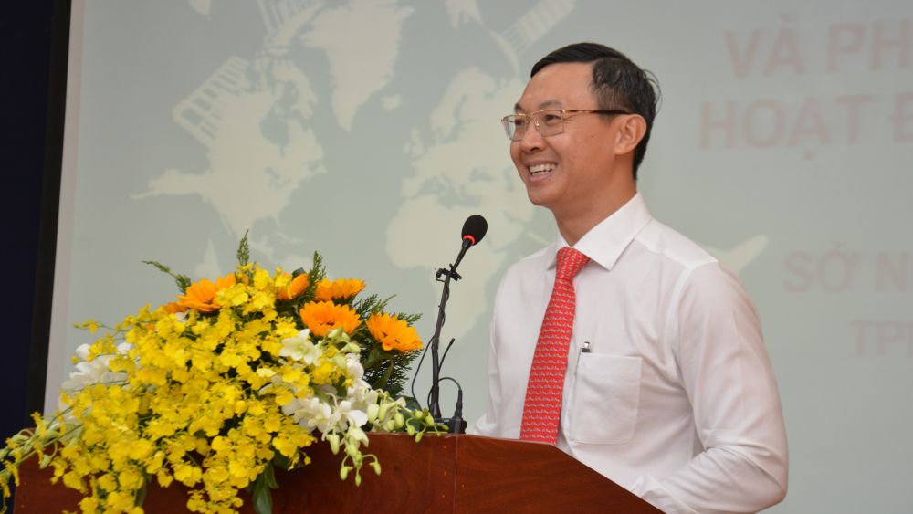 đồng chí Trần Phước Anh, Quyền Giám đốc Sở Ngoại vụ TP Hồ Chí Minh đã báo cáo tóm tắt công tác đối ngoại của Sở trong năm 2020.