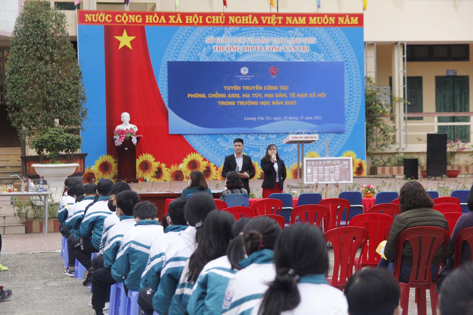 Viện Nghiên cứu và Ứng dụng phòng chống ma túy PSD phối hợp với Sở GD&ĐT Lạng Sơn tổ chức tuyên truyền phòng chống ma túy bằng hình thức trực quan.