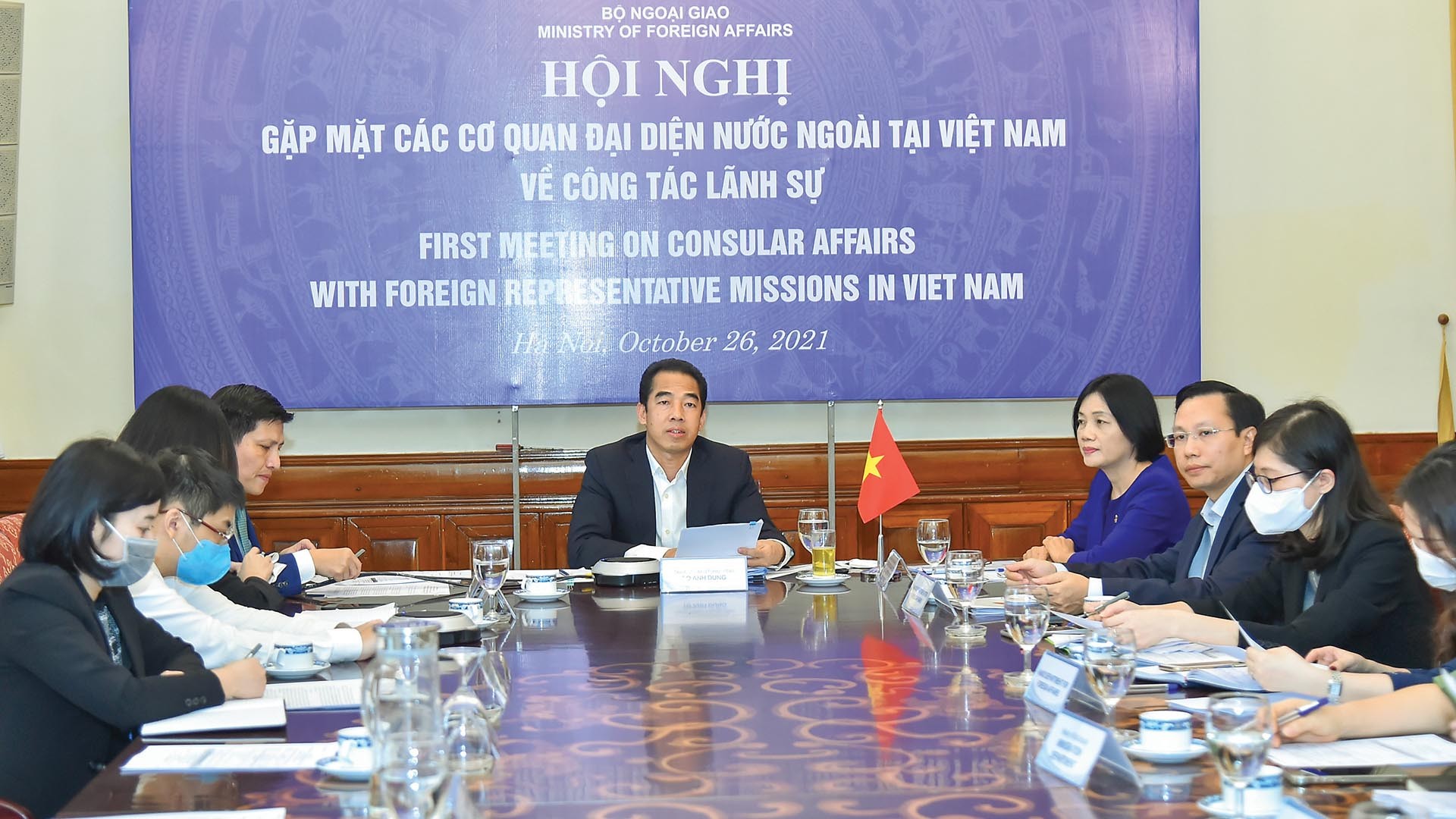 Thứ trưởng Ngoại giao Tô Anh Dũng chủ trì Hội nghị Gặp mặt các cơ quan đại diện nước ngoài tại Việt Nam về công tác lãnh sự. (Ảnh: Tuấn Anh)