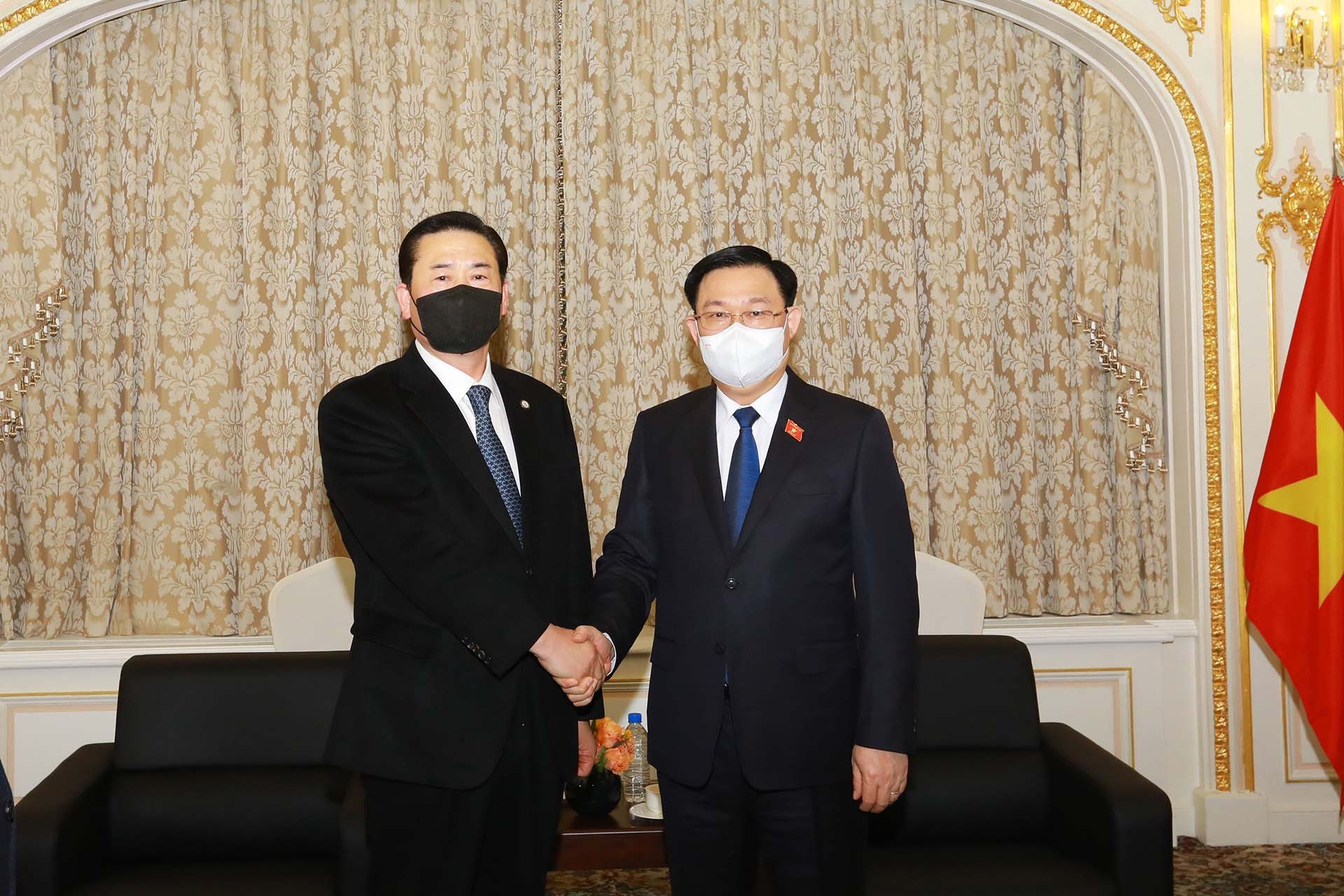 Chủ tịch Quốc hội Vương Đình Huệ đã tiếp ông Kim Kil-soo, Chủ tịch Hiệp hội Giao lưu Kinh tế-Văn hóa Hàn Quốc-Việt Nam. (Nguồn: TTXVN)