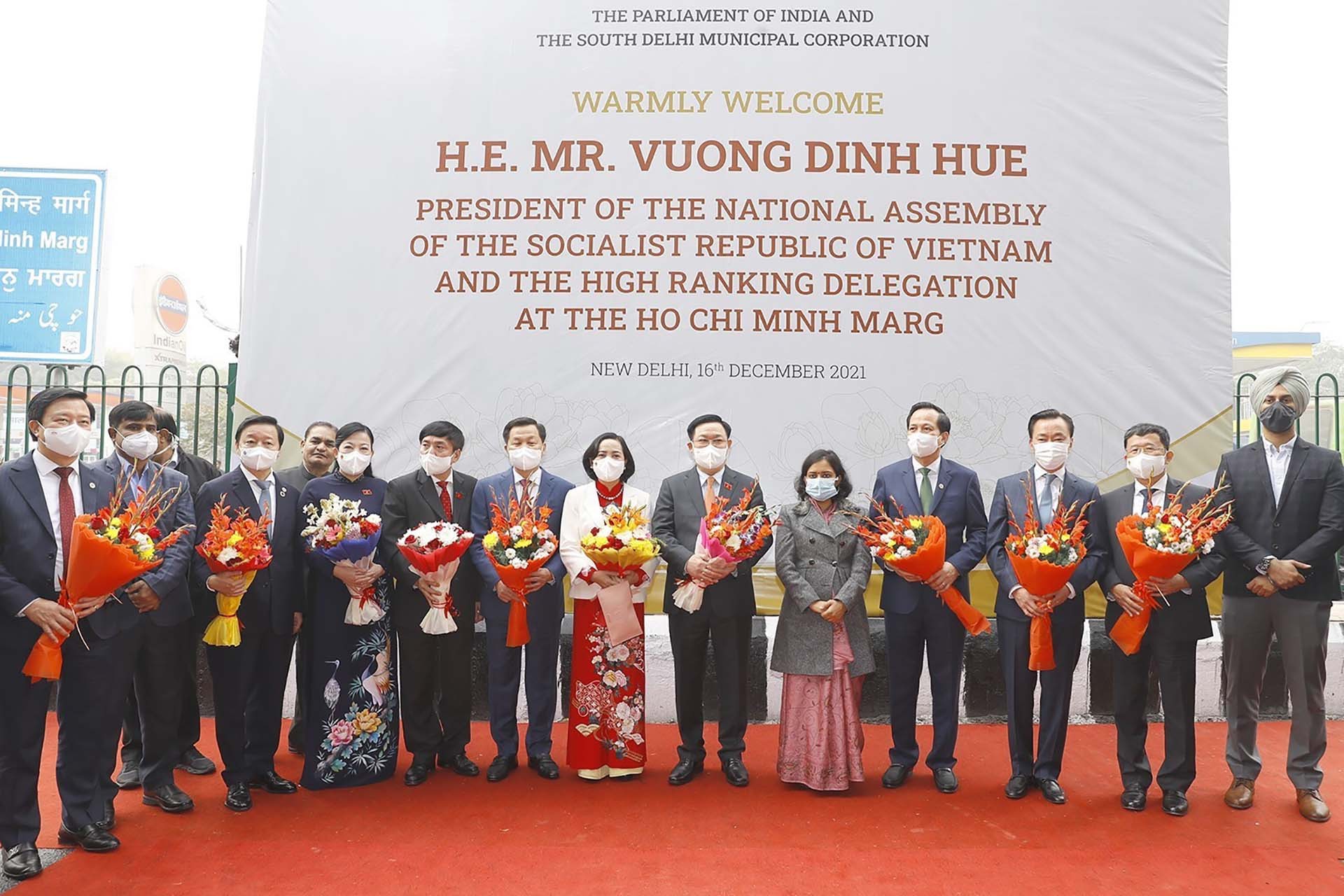 Chủ tịch Quốc hội Vương Đình Huệ và Đoàn Đại biểu cấp cao Quốc hội Việt Nam tới thăm Đại lộ mang tên Hồ Chí Minh. (Nguồn: TTXVN)
