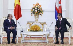 President Nguyen Xuan Phuc meets Cambodian Government leaders