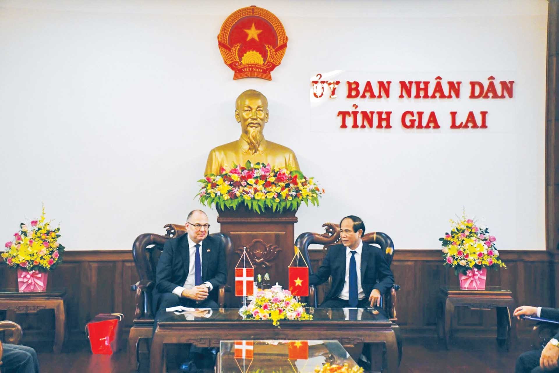 Chủ tịch UBND tỉnh Gia Lai Võ Ngọc Thành tiếp Đại sứ Đan Mạch tại Việt Nam Kim Hojlund Christensen, ngày 19/3/2021.