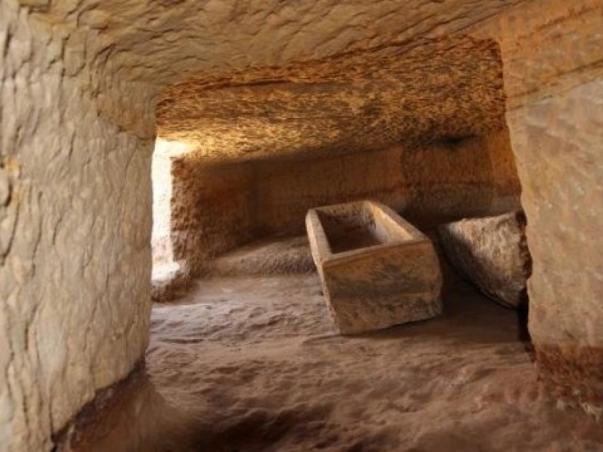 Phát hiện 12 mộ pharaoh ở Thượng Ai Cập