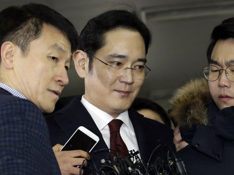 Hàn Quốc: Hoãn bắt giữ lãnh đạo tập đoàn Samsung