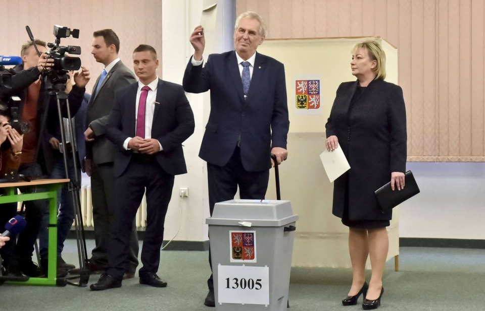 Bầu cử tổng thống Czech: Tỷ lệ cử tri đi bỏ phiếu khá cao