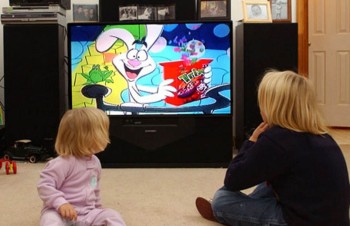 Thêm tác hại khi trẻ em xem tivi và chơi điện tử nhiều