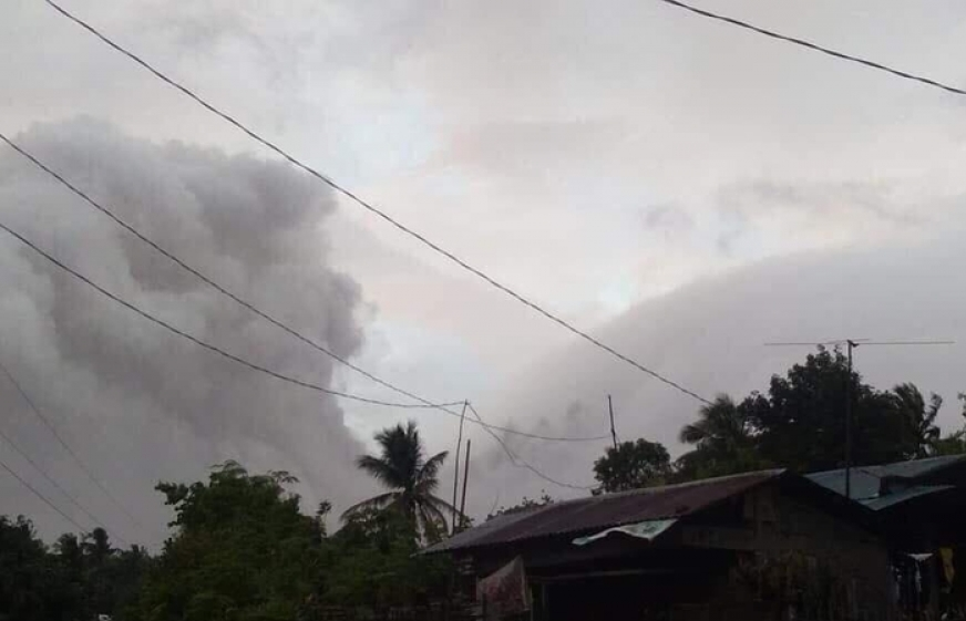 Philippines: Núi lửa Mayon bất ngờ "tỉnh giấc"