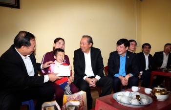 Phó Thủ tướng Thường trực tặng quà Tết công nhân tỉnh Hải Dương