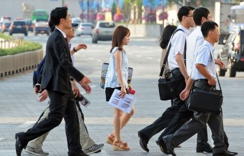 Hàn Quốc: Gần 70% nhân viên vẫn đi làm trong dịp Tết