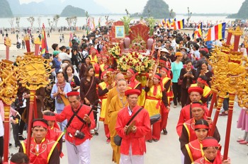 Tam Chuc Pagoda festival opens in Ha Nam province