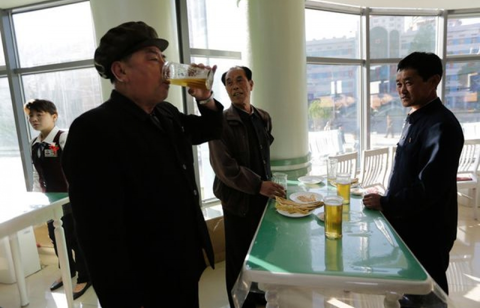 Đến Triều Tiên, trải nghiệm quán bar không ghế ngồi ở Bình Nhưỡng