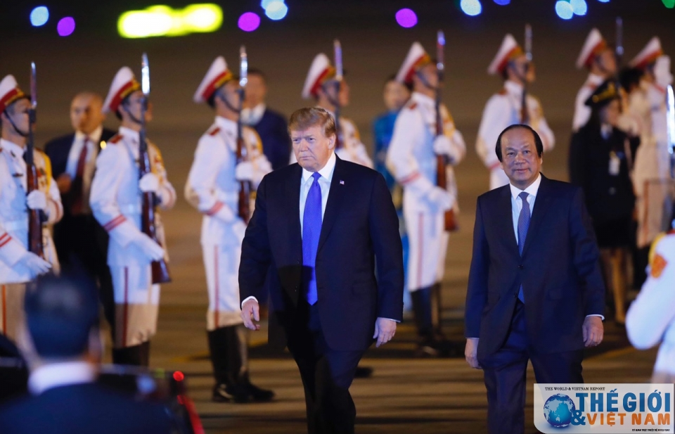 Tổng thống Mỹ Donald Trump đến Nội Bài, bắt đầu chuyến tham dự Hội nghị Thượng đỉnh Mỹ - Triều lần 2