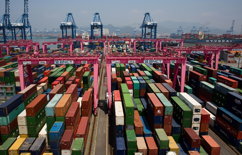 Hàn Quốc thặng dư thương mại tháng thứ 5 liên tiếp